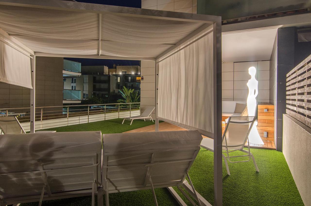 Garden Paradise: 3-bedroom With Pool And Terrace Apartment *