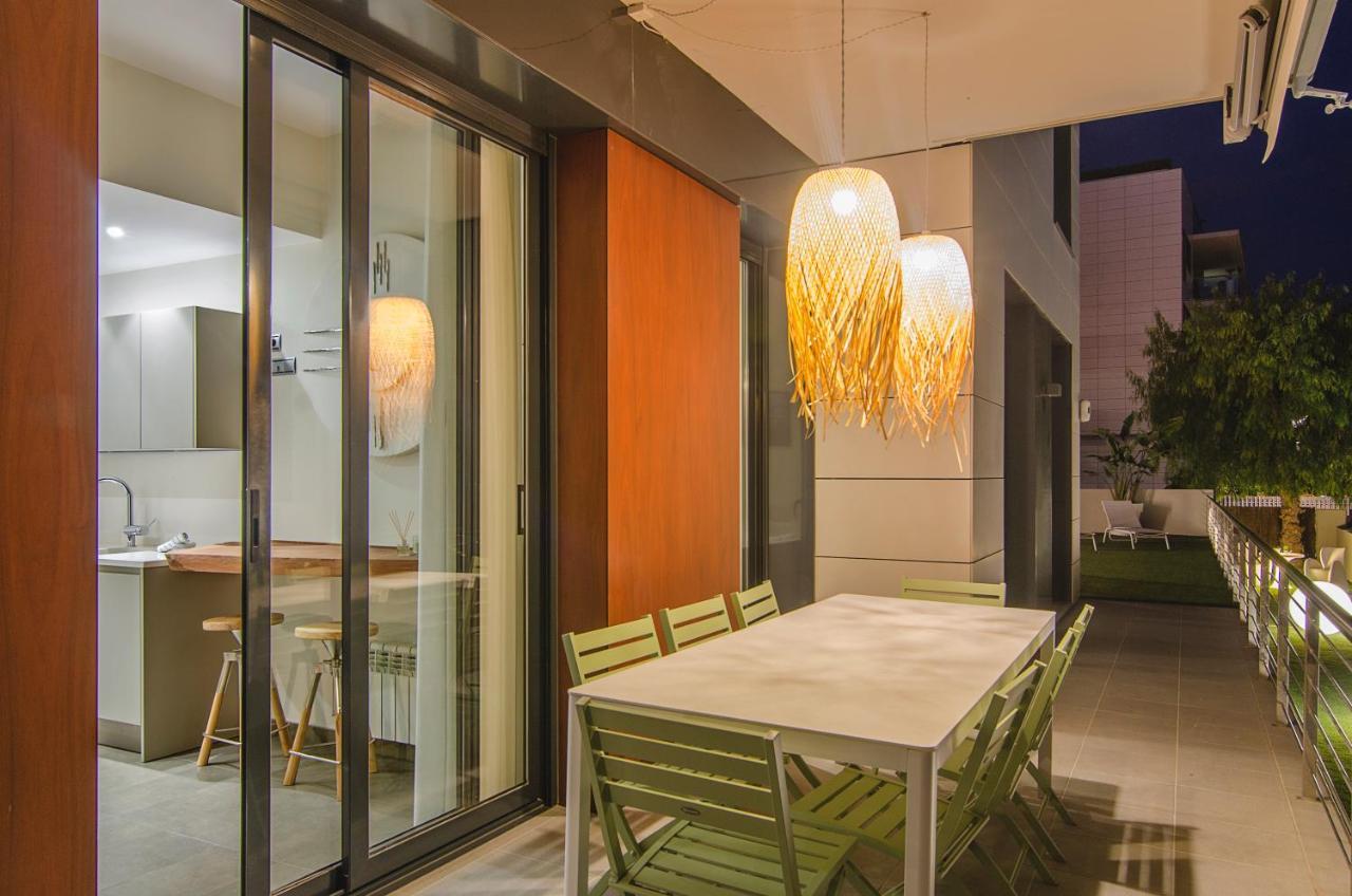 Appartamento Spaces Garden Paradise 3 Bedroom, 3 Bathroom, Huge Private Garden-terrace, Pool- Sleeps Up To 8 Sitges